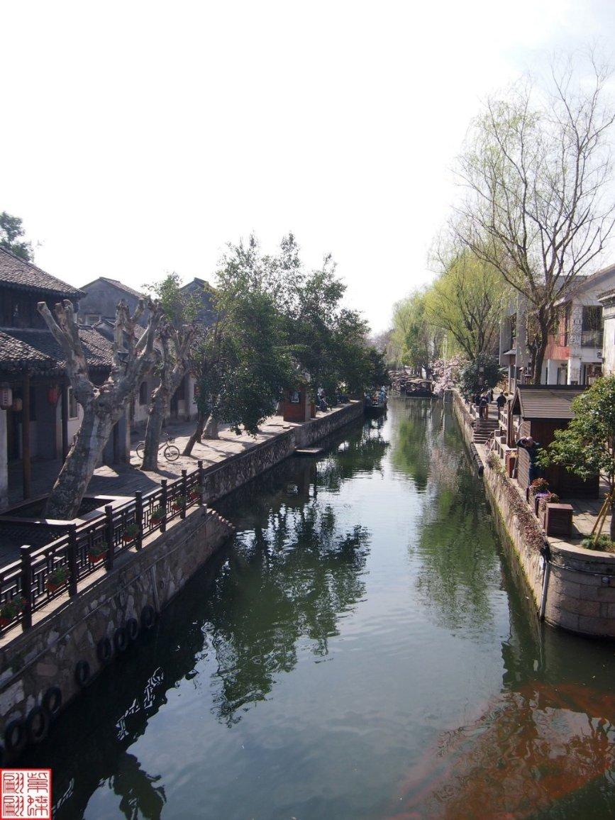 绿灯直行右转弯算违章吗游戏画面